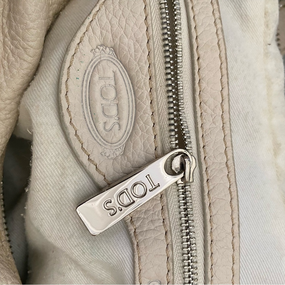 Tod's Cream Leather Hobo Bag with Silver Hardware - Picture 9 of 13